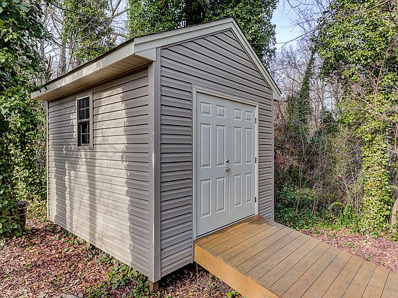Shed in Back Yard