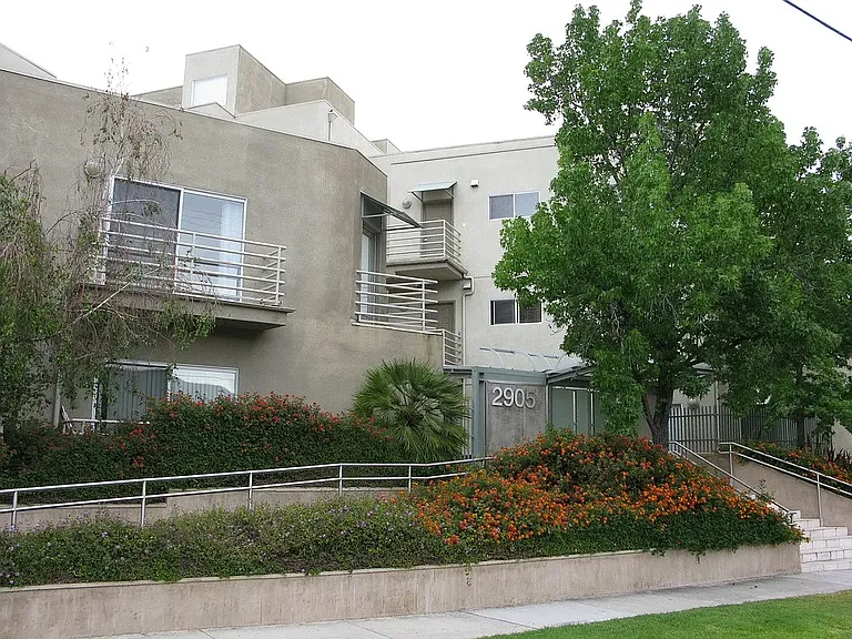 2905 Montrose Ave #214 — Photo 13
