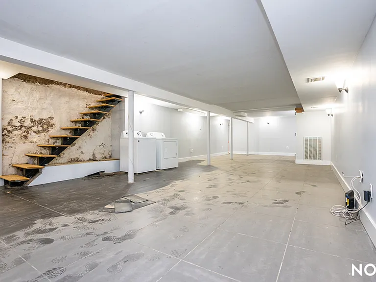 375 Vernon Ave #1 — Photo 20