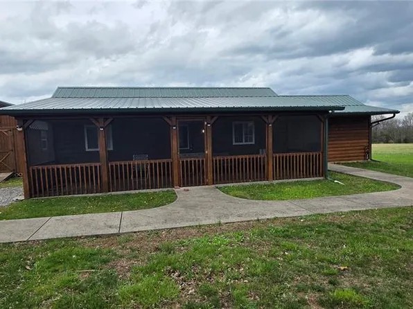 200 E Gore St, Goreville, IL 62939