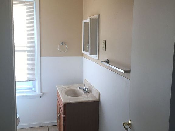 3rd image of 140 S Washington Ave