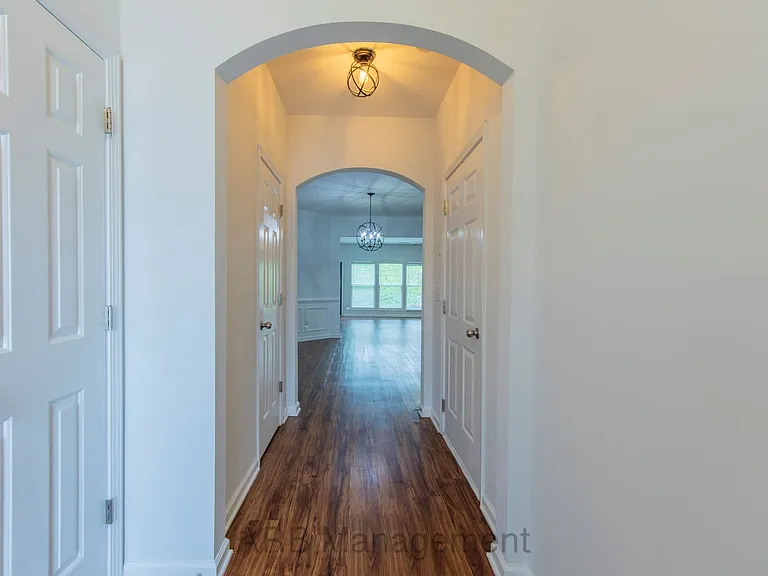 4922 Sherwood Way — Photo 2