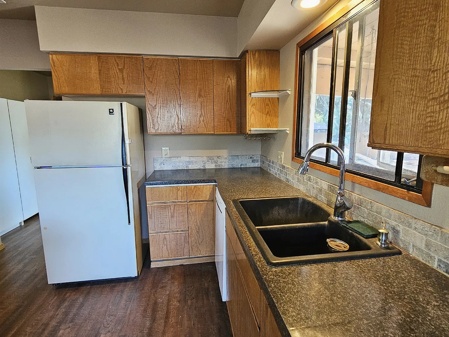 2 bed, 1200 sqft, $1,800 — Photo 3