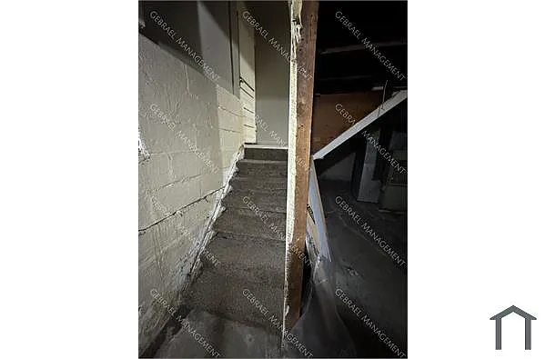 Building Photo - 923 Ossington Ave