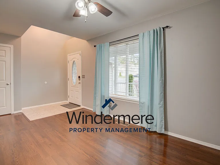 1134 NW Redwing Dr — Photo 3