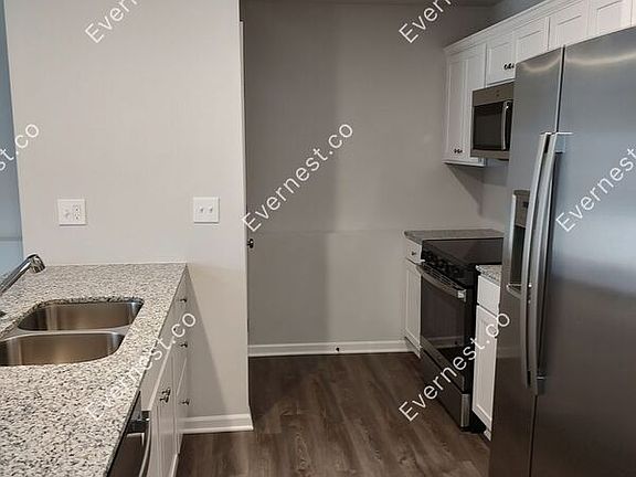 3rd image of 3930 Park Ave