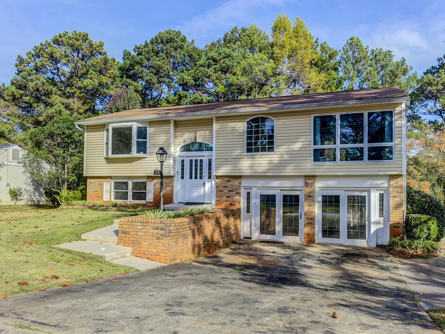 3 bed, 2.5 bath, 2961 sqft, $2,100 — Photo 4