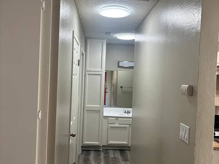 1x1 hallway leading to vanity