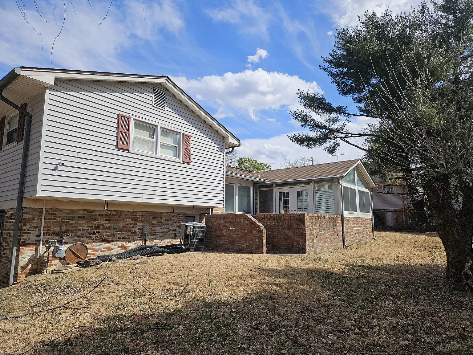 4 bed, 2.5 bath, 2329 sqft, $4,000 — Photo 2