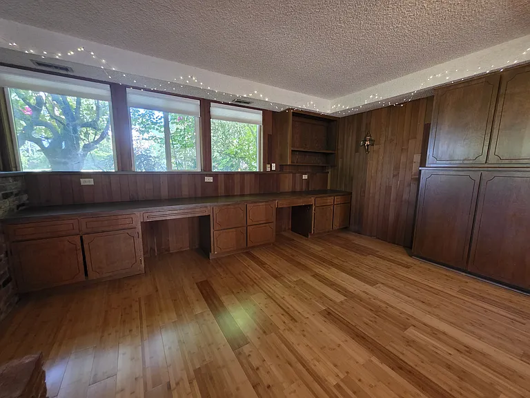 2 built-in work spaces.