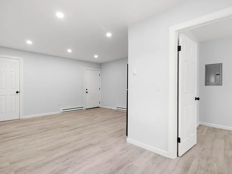 146 Hobart St #B — Photo 17