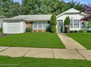 29 Poinsettia Ct #1000, Lakewood, NJ 08701