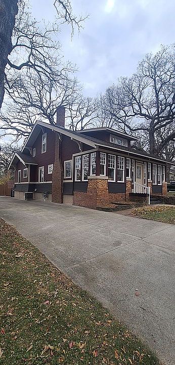 1st image of 515 Leonard St