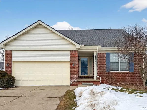 3044 Talon Cir, Lake Orion, MI 48360