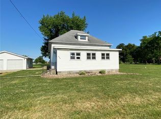 206 S West St, Shumway, IL 62461