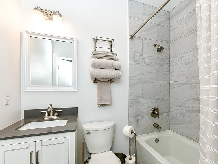 2645 N College Ave #C — Photo 16