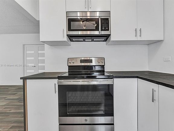 3rd image of 1150 Euclid Ave #1311