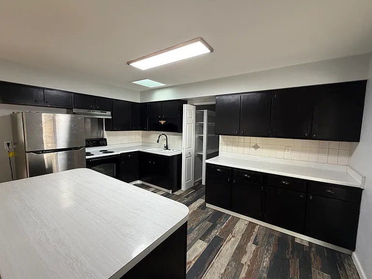 834 S Woodward Ave — Photo 17