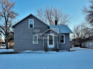510 E Maple St, Parkston, SD 57366