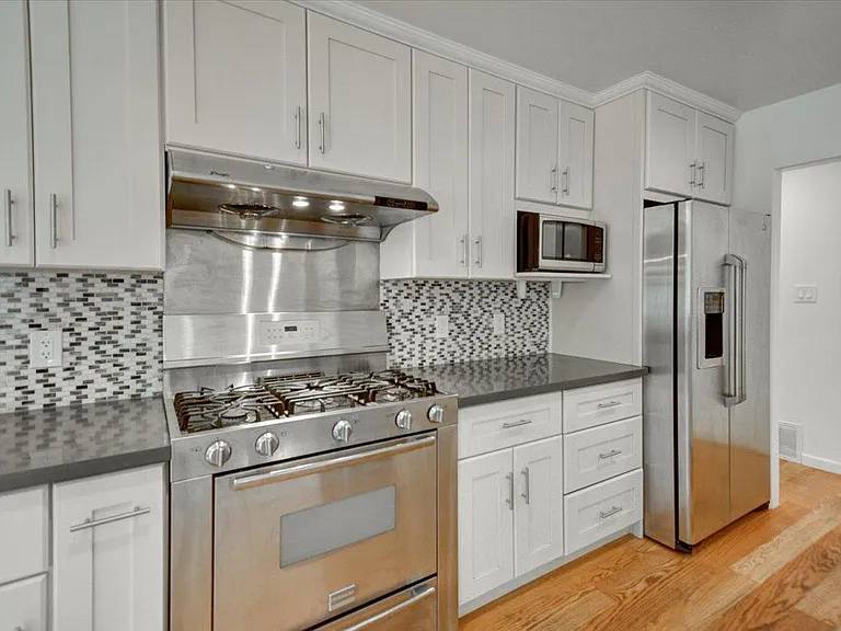 207 Valencia Dr — Photo 10