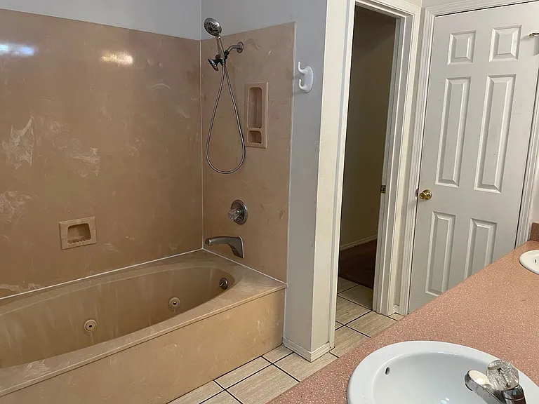 1408 Preston Ct — Photo 7