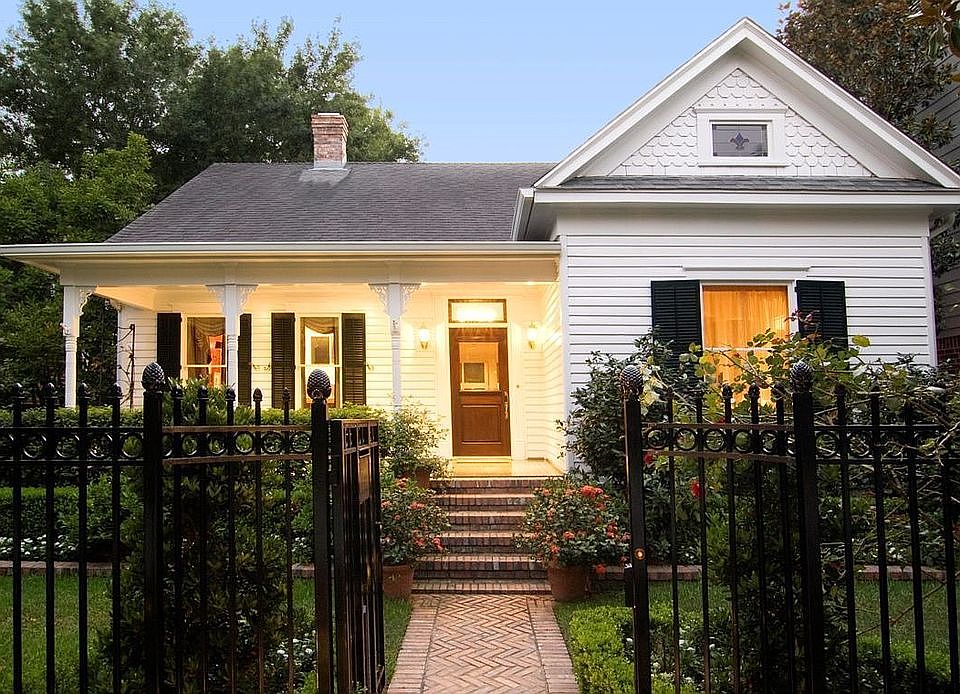 739 Cortlandt