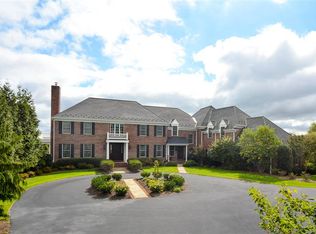 4 Snowberry Ln, Malvern, PA 19355