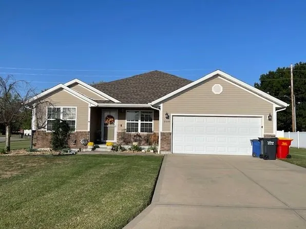 3110 Pinnacle Ln, Pittsburg, KS 66762