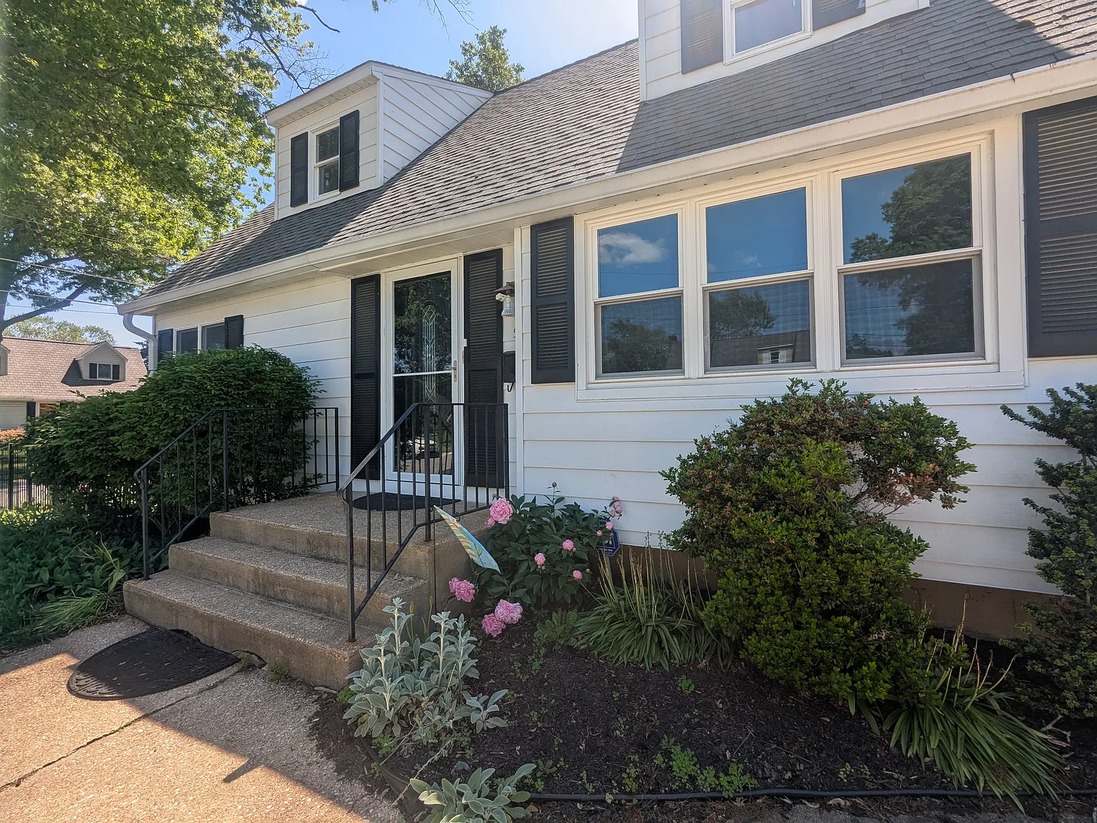 4 bed, 2600 sqft, $2,800 — Photo 2