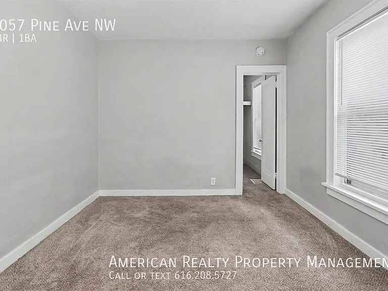 1057 Pine Ave NW — Photo 9