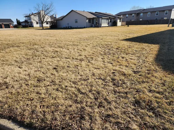 2355 Railsplitter Ave, Lincoln, IL 62656