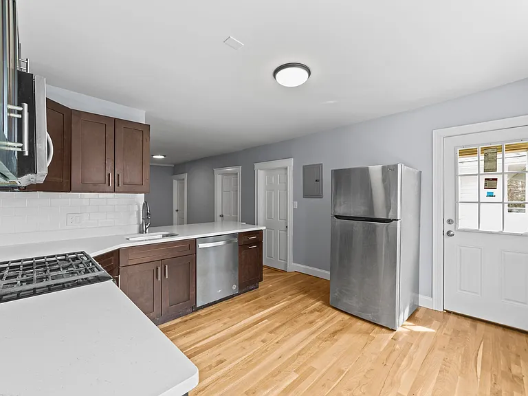 516 Washington St #2 — Photo 4