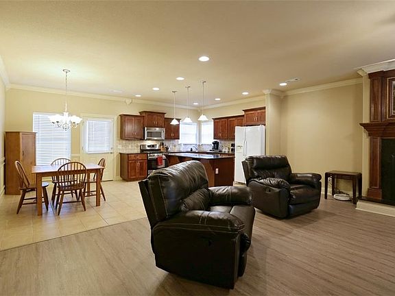 3rd image of 3902 SW Hollowbrook St