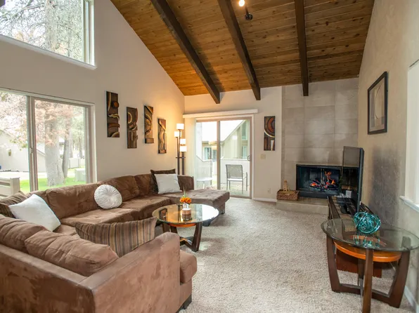 57018 Tennis Village Ln #60, Bend, OR 97707