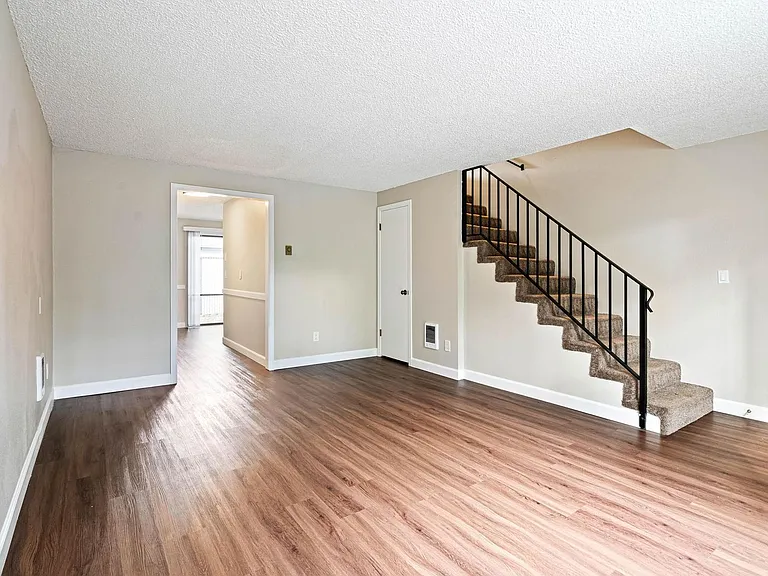 19300 SE River Rd #19300 — Photo 8