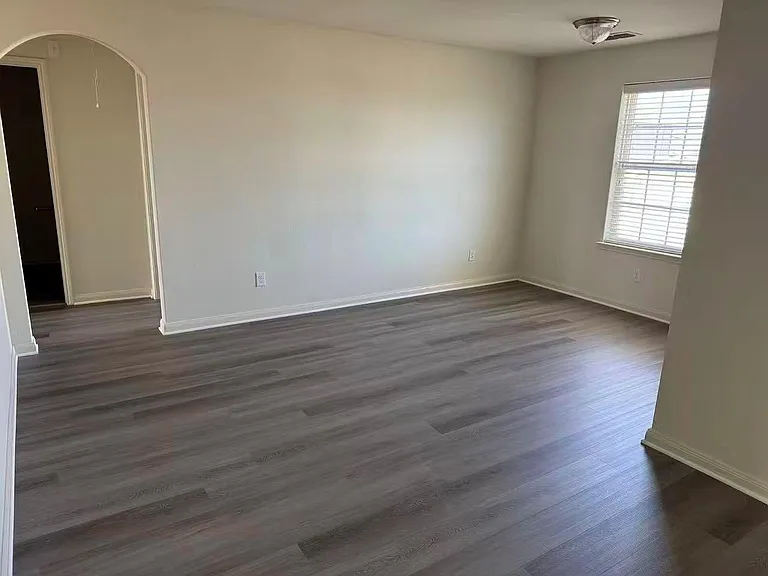 1806 Douglas St — Photo 3