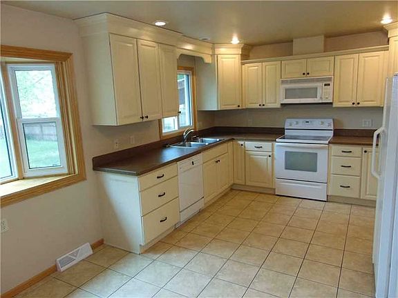 4th image of 1822 Avenue E