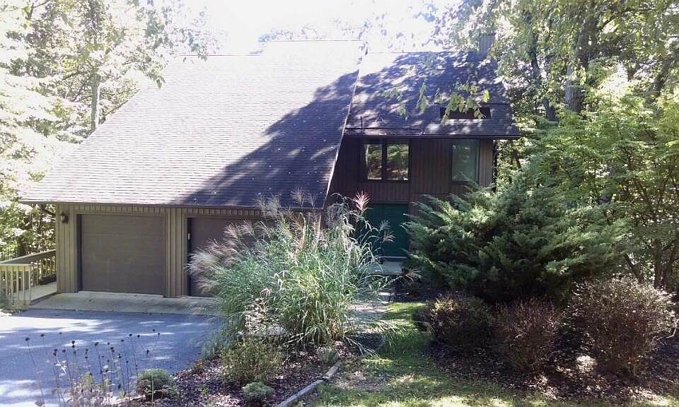 1st image of 317 Congers Ln