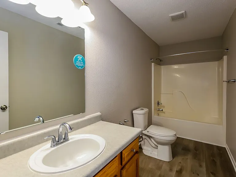 109 Lockerbie Ln — Photo 10