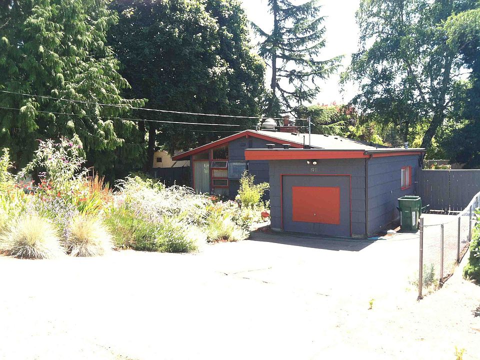 1st image of 1911 NE 137th St