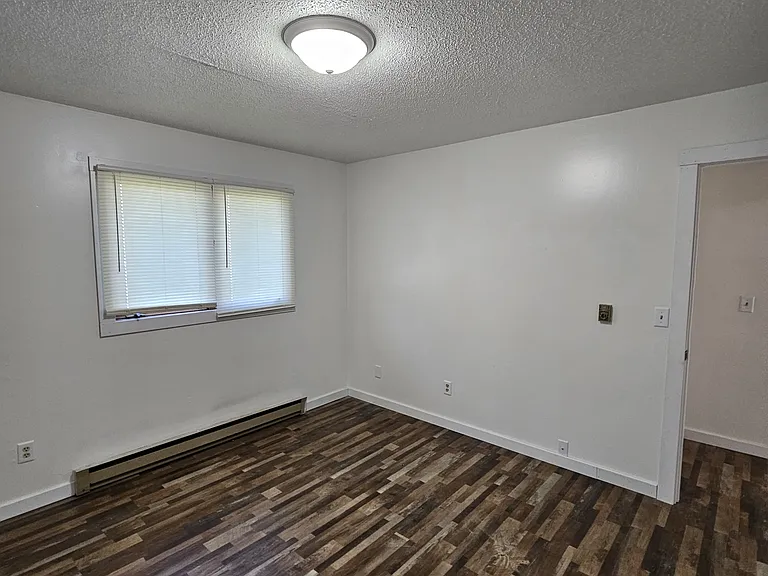 1260 Oakview Dr #4 — Photo 11