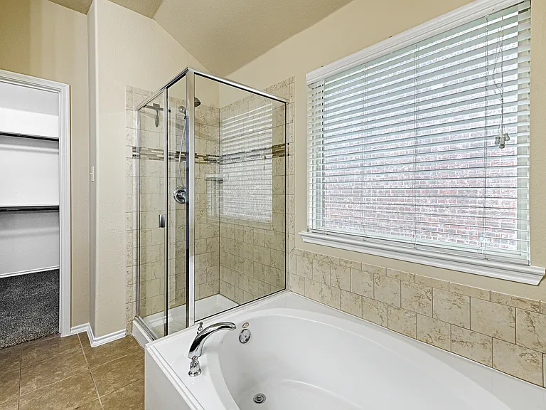 1213 Lambert Dr — Photo 14