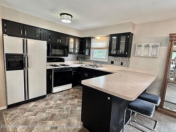 5th image of 3551 Seaway Dr