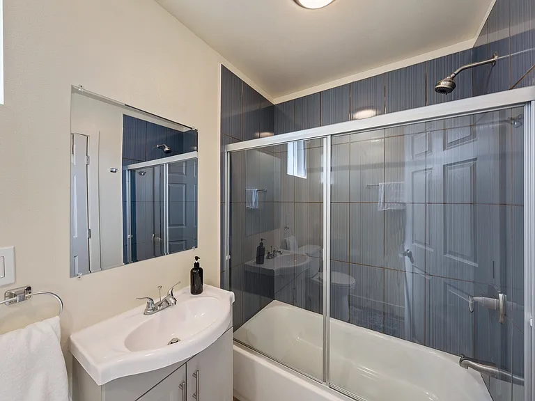 5912 S Flower St #1 — Photo 17