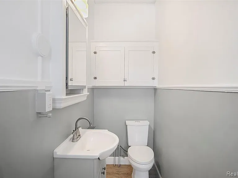 66 Adelaide St #20 — Photo 10