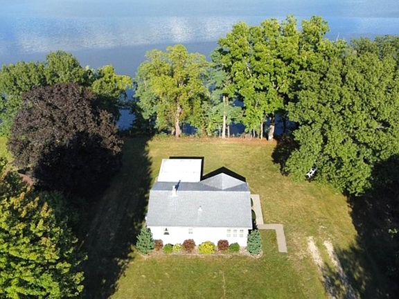 3rd image of 129 Riverside St