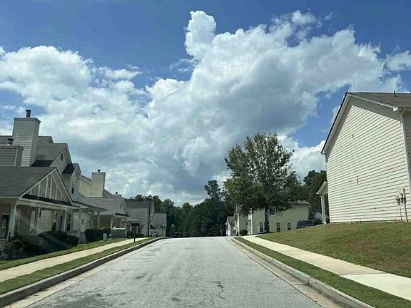 Exterior Neighborhood (street photo)