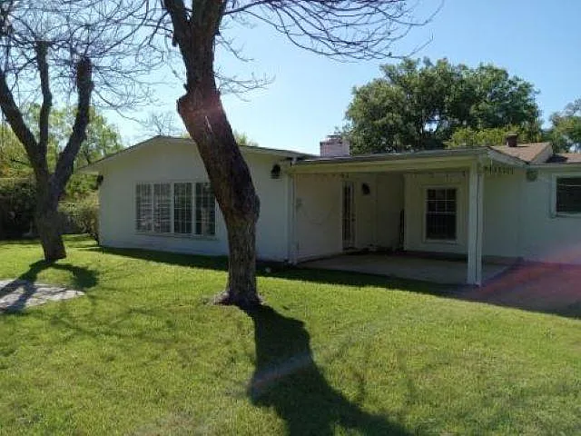 327 Rockhill Dr — Photo 10