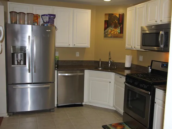 12 Rozalyn Ln, Laurence Harbor, NJ 08879