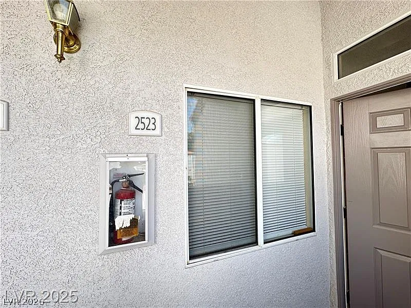 2 bed, 2.0 bath, 1042 sqft, $1,600 — Photo 3